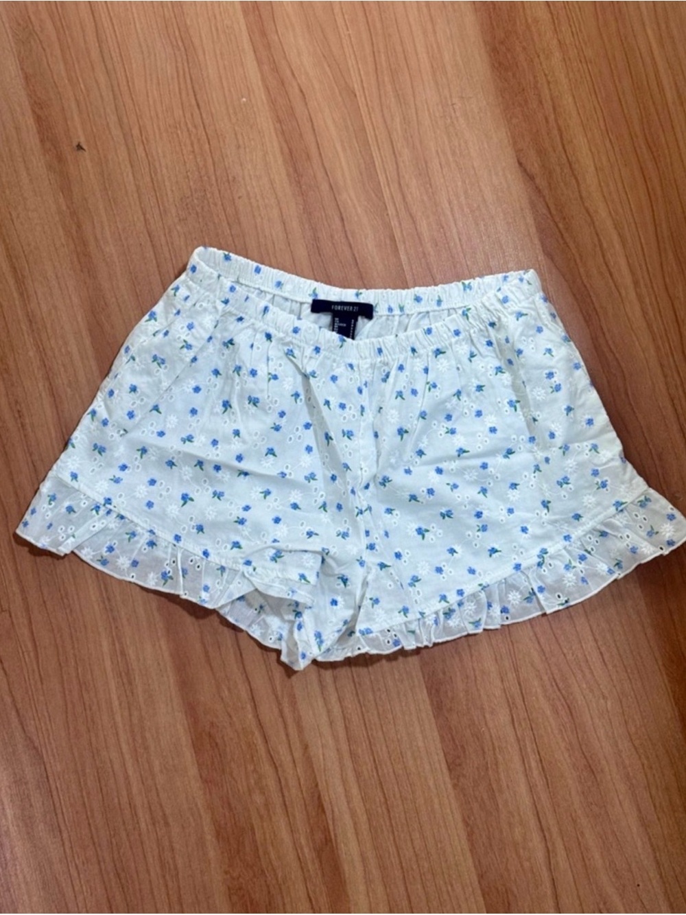 Forever 21 White Blue Floral Eyelet Ruffle Hem Shorts Small NWOT